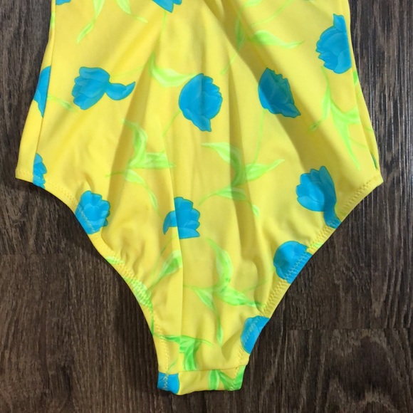 ☀️HOST PICK☀️ Retro Floral Swimsuit - Picture 12 of 16